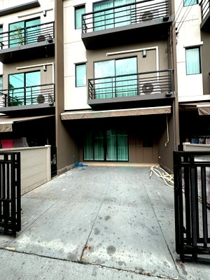 Townhouses for rent Don Mueang Airport : For Rent 3-story Townhouse BAAN KLANG MUANG PHAHONYOTHIN - RAMINTRA 3 bedroom 3 bathroom