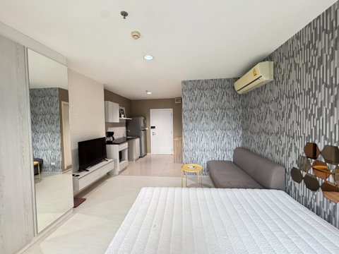 PFD-08789 Condo for rent, Aspire Erawan, Studio room, swimming pool view, near BTS Chang Erawan 🏙️✨