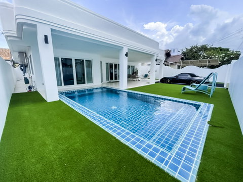 Pet Friendly Luxury Modern Pool Villa for Rent Jomtien Pattaya