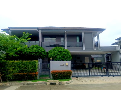บ้านเดี่ยวให้เช่า : Setthasiri KRUNGTHEPKREETHA พร้อมอยู่  ตำแหน่งใกล้คลับเฮ้าส์