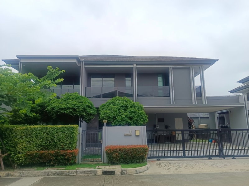 Houses for rent : Setthasiri Krungthepkreetha, ready to move in, located near the clubhouse.