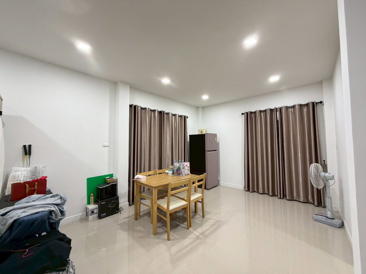 รูป ขายบ้านแฝด 4 ห้องนอน ทำเลดีใจกลางเมืองชลบุรี - รูปที่ 4/11