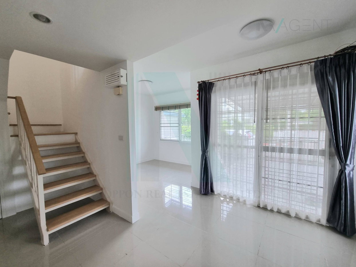 รูป ขายบ้านแฝด โครงการ เดอะวิลเลจ บางนา - วงแหวน 2 2 ชั้น 3 ห้องนอน 2 ห้องน้ำ - รูปที่ 3/8