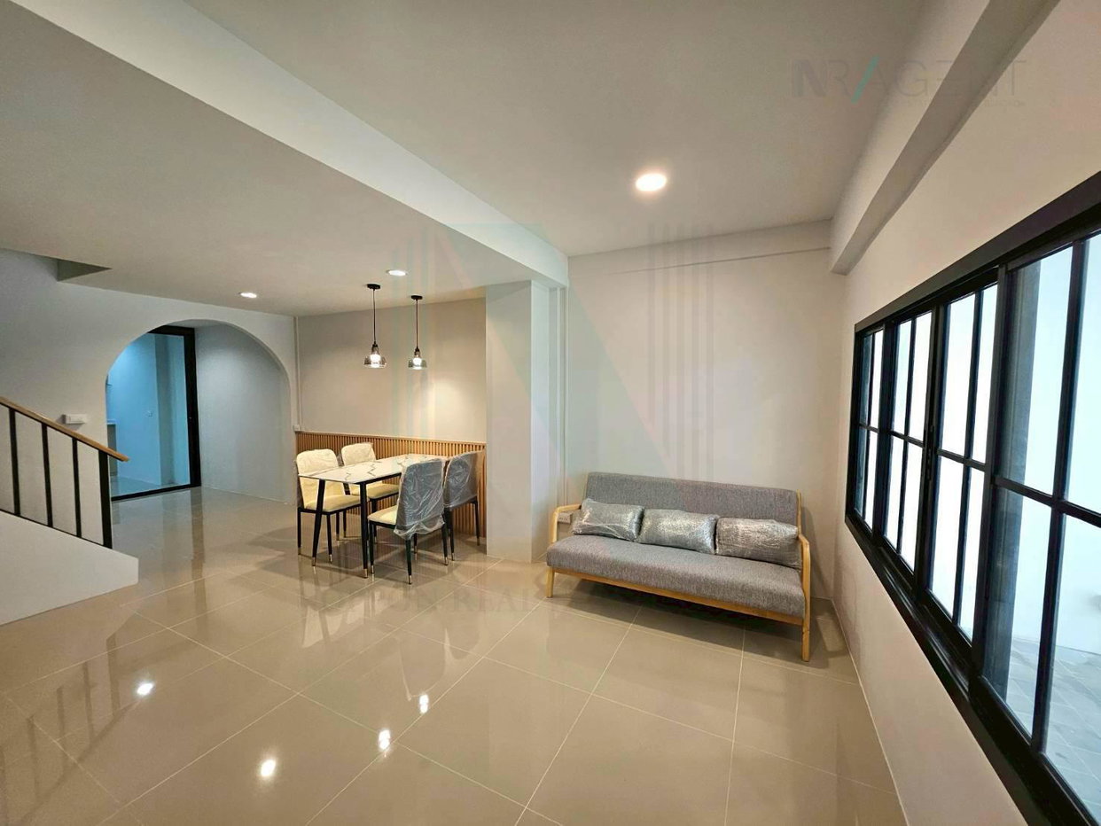รูป 📌 ขายทาวน์เฮาส์ โครงการ หมู่บ้านอินทนนท์ ลาดปลาเค้า 83 2 ชั้น 2 ห้องนอน 2 ห้องน้ำ - รูปที่ 2/8