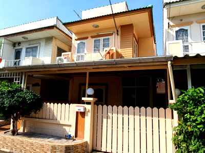 บ้านแฝด สนามบินดอนเมือง : บ้านแฝดรีโนเวทใหม่ สไตล์บ้านเดี่ยว ขนาด 26 ตร.วา ทำเลศักยภาพ ใกล้สนามบินดอนเมือง เดินทางสะดวก