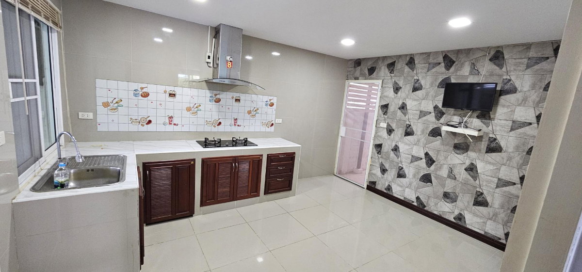 รูป ขายบ้านเดี่ยวชั้นเดียวลำลูกกาคลอง 7 เนื้อที่ 71 ตรว. ใหญ่คุ้ม จอดรถ 3 คัน ต่อเติมครบพร้อมอยู่ 2.59 ล้าน - รูปที่ 5/10