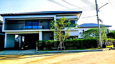 บ้านเดี่ยวให้เช่า : ให้เช่า บ้านเดี่ยวหลังมุม Centro ราชพฤกษ์–สวนผัก ทำเลศักยภาพ ติดสวนส่วนกลาง หน้าบ้านไม่ชนใคร บรรยากาศเงียบสงบ เป็นส่วนตัว พร้อมเข้าอยู่ (H6925)