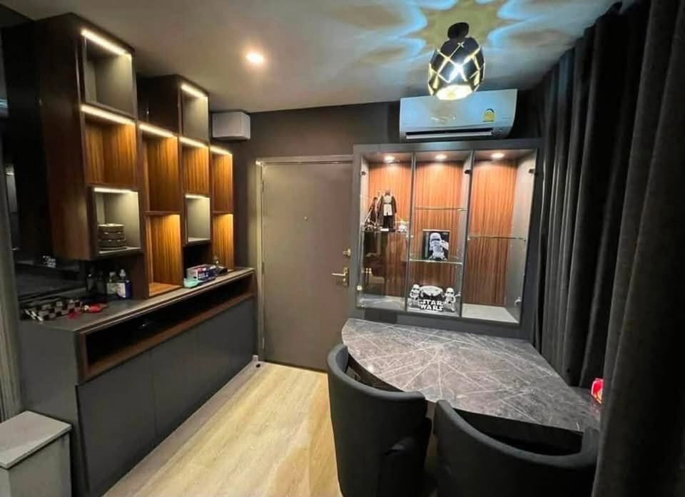picture Elio Sathorn -         Wutthakat - 3/10