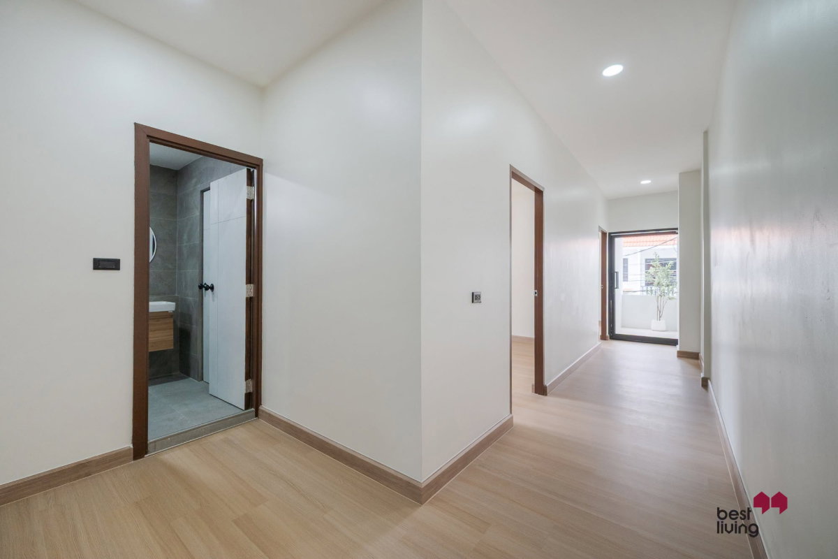 รูป ขายบ้าน หมู่บ้านรุ่งเจริญโชคชัย 4 หลังมุม รีโนเวทใหม่ 200 ตร.ม. - รูปที่ 38/69