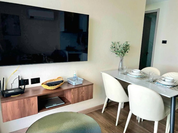 รูป ปล่อยเช่า The one condo พร้อมเฟอร์ฯ #วิวสระว่ายน้ำ  ใกล้เซ็นทรัลเฟส , ม.พายัพ , ร.พ.กรุงเทพ , นิมมาน ( 2 นอน 2 น้ำ ) - รูปที่ 3/16
