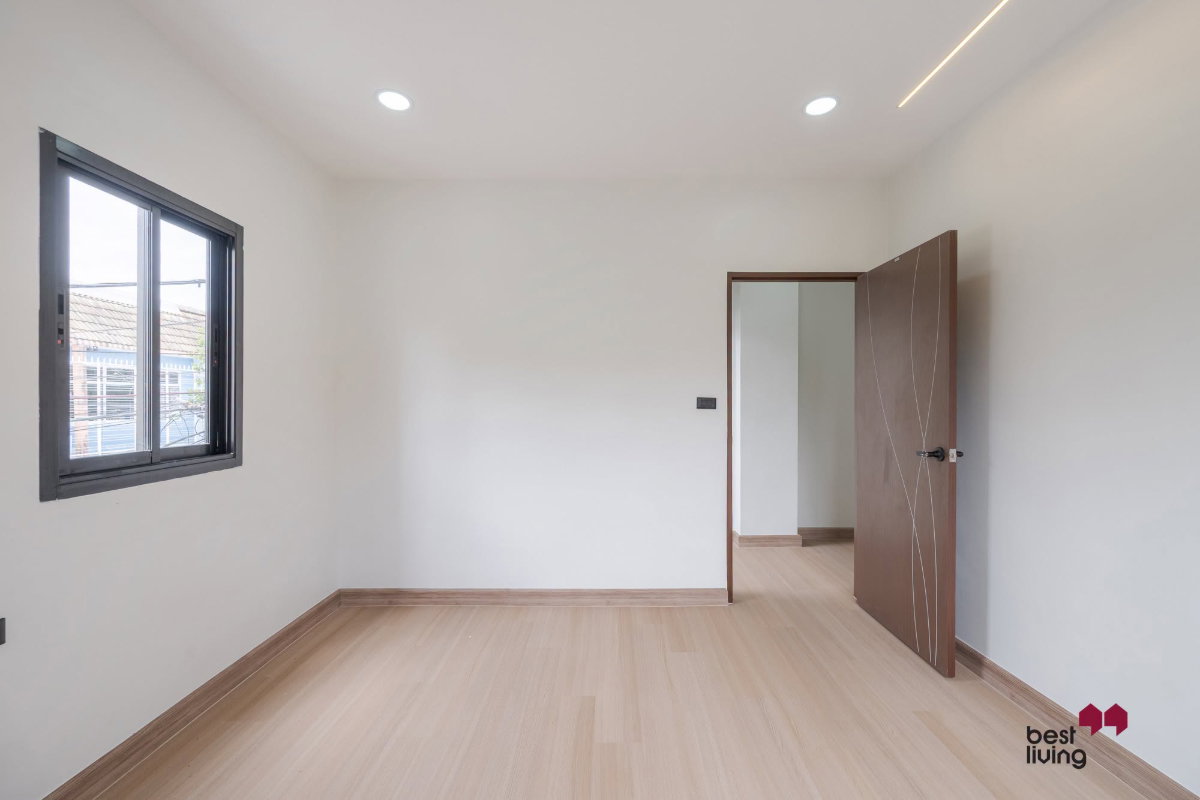 รูป ขายบ้าน หมู่บ้านรุ่งเจริญโชคชัย 4 หลังมุม รีโนเวทใหม่ 200 ตร.ม. - รูปที่ 52/69