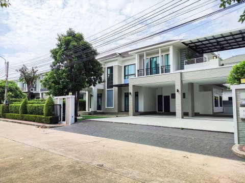 Luxury detached house in a private setting, fully furnished. Perfect Masterpiece Sukhumvit 77 project.