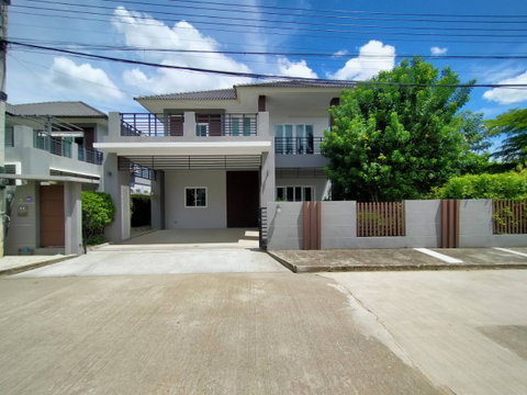 ให้เช่า 🏡 บ้านเดี่ยว 2 ชั้น 3 ห้องนอน ในโครงการ พร้อมเฟอร์นิเจอร์ครบ ทำเลหางดง เชียงใหม่  #AHD-H0300