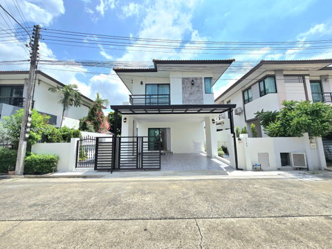 บ้านฟ้าปิยรมย์ เฟส 11 เนสโต้ ซอย4 ลำลูกกาคลอง 6 บ้านแฝด 2 ชั้น ตกแต่งใหม่ทั้งหลัง แต่งสวนสวย พร้อมอยู่ เดินทางสะดวก