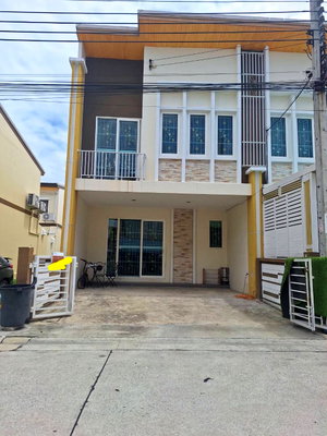 เช่าทาวน์โฮม ถนนกิ่งแก้ว : ให้เช่า ทาวน์โฮม หมู่บ้าน Gloden Town บางนา กิ่งแก้ว ขนาด 120 ตร.ม. 4 ห้องนอน  