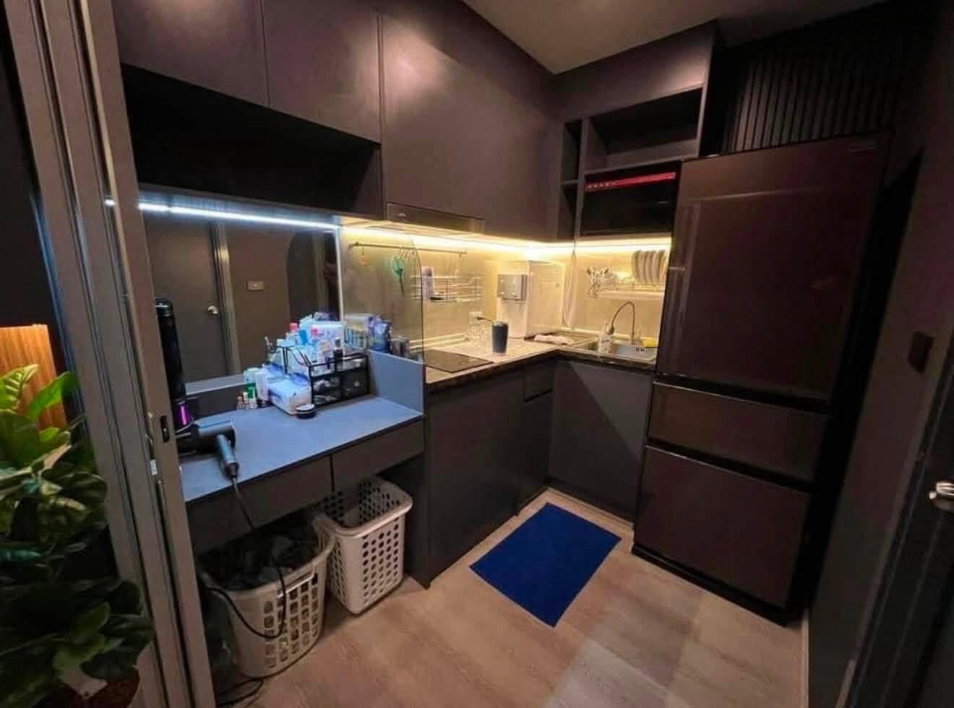 picture Elio Sathorn -         Wutthakat - 6/10