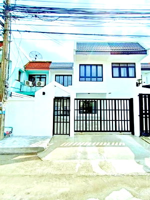 Townhouses for rent Seri Thai Rode : Ramkhamhaeng 111-119 near The Paseo Town 900 m. Townhouse, 2 floors, 3 bedrooms, 2 bathrooms, 27 sq m., 210 sq m..near MRT Sri Burapha 150 m.