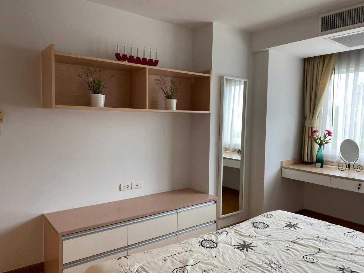 picture Residence                         52  - 8/13
