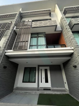 ให้เช่าโฮมออฟฟิศ 3 ชั้น เพล็กซ์ เรสซิเดนซ์ นวมินทร์ 111 3 ห้องนอน 4 ห้องน้ำ