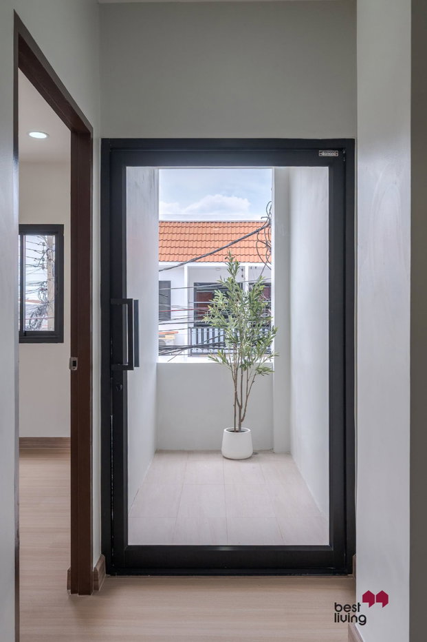 รูป ขายบ้าน หมู่บ้านรุ่งเจริญโชคชัย 4 หลังมุม รีโนเวทใหม่ 200 ตร.ม. - รูปที่ 64/69