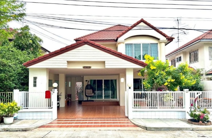 รูป บ้านเดี่ยว 2 ชั้นพร้อมอยู่ หมู่บ้านสัมมากร มีนบุรี 2 - รูปที่ 1/9