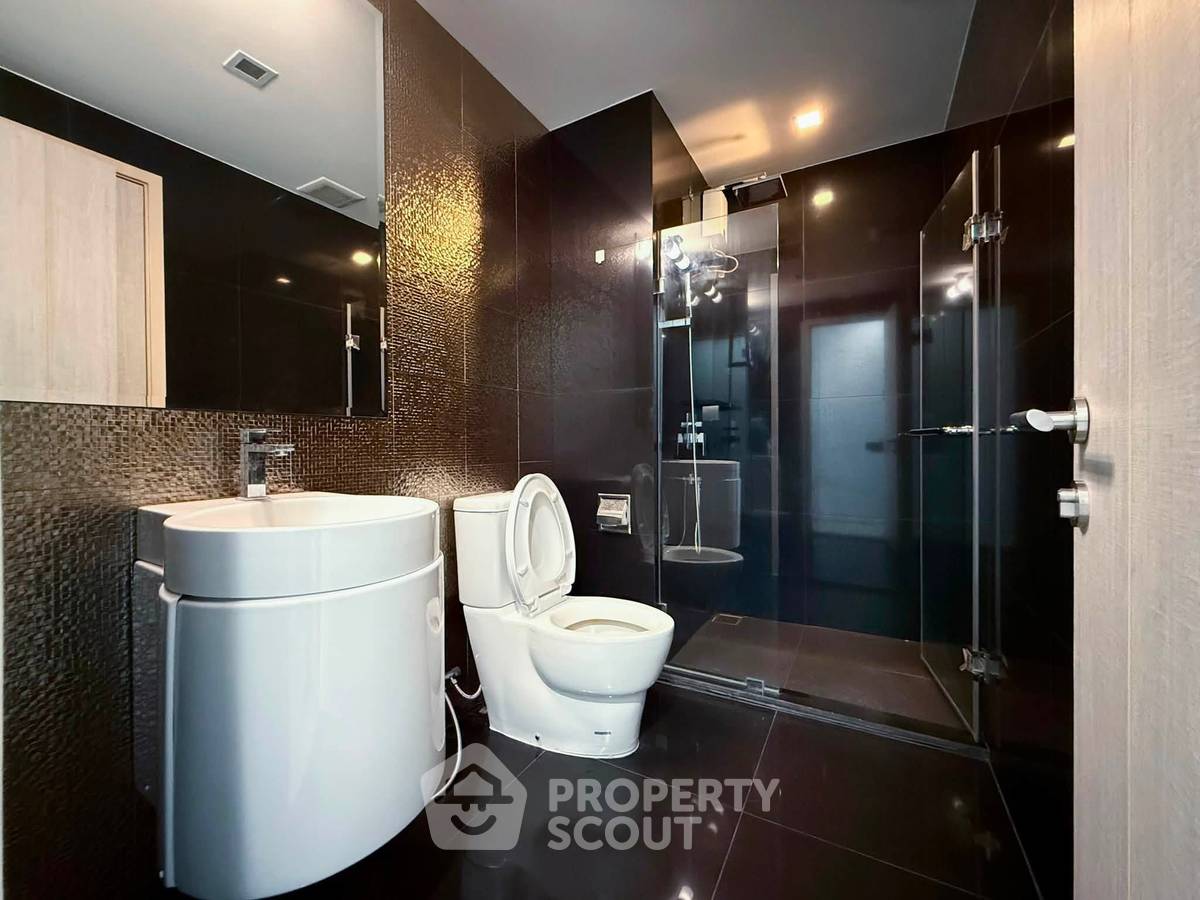 รูป คอนโด 2 ห้องนอน 88 ตร.ม. ที่ Rhythm Sukhumvit 36-38 ใกล้ BTS ทองหล่อ 300 ม. ชั้น 21 (ID 3085729) - รูปที่ 9/20