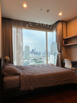 Urgent! 🌊 Luxury condo, MENAM RESIDENCES, modern design, stunning river view, near BTS Saphan Taksin 🚅