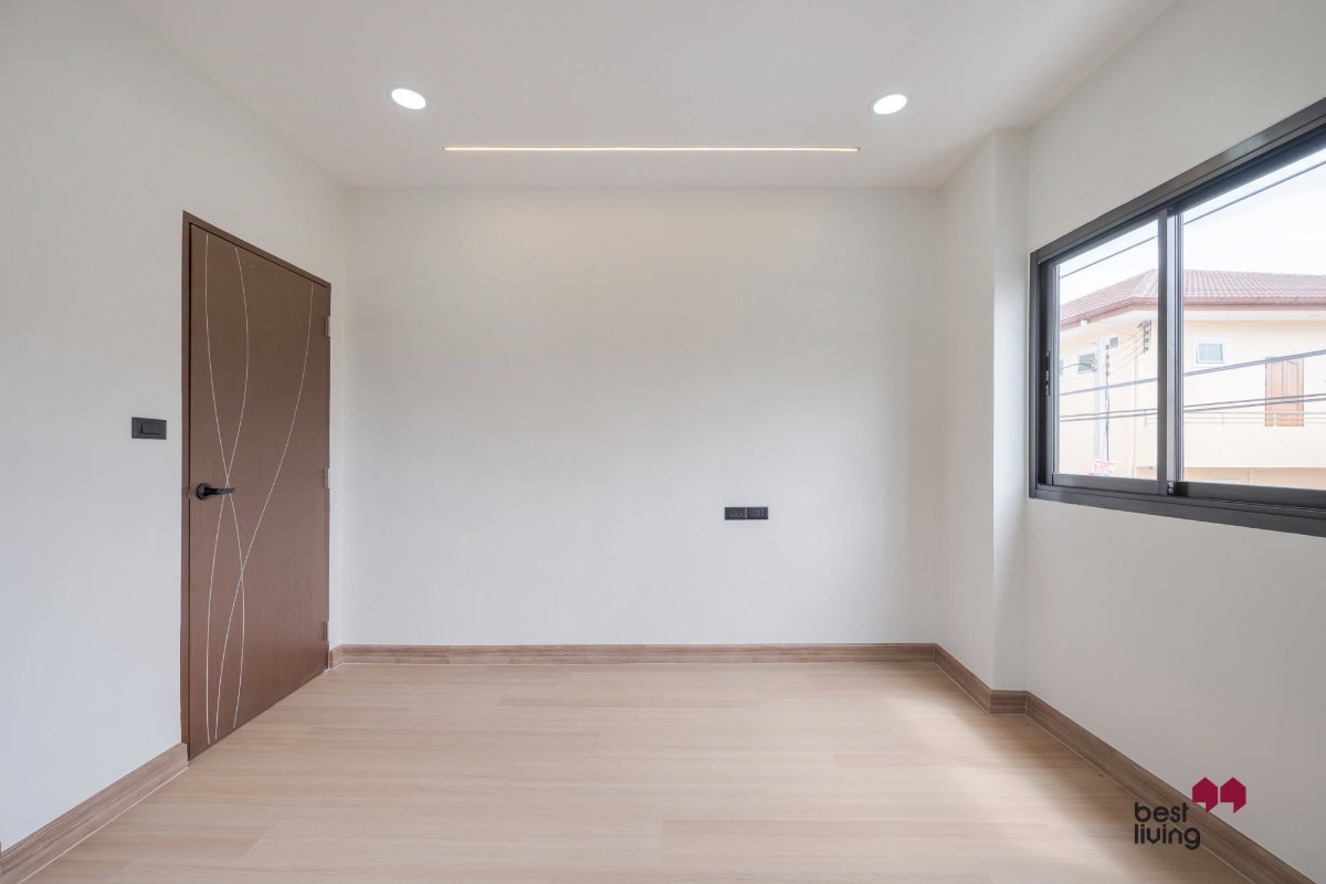 รูป ขายบ้าน หมู่บ้านรุ่งเจริญโชคชัย 4 หลังมุม รีโนเวทใหม่ 200 ตร.ม. - รูปที่ 53/69