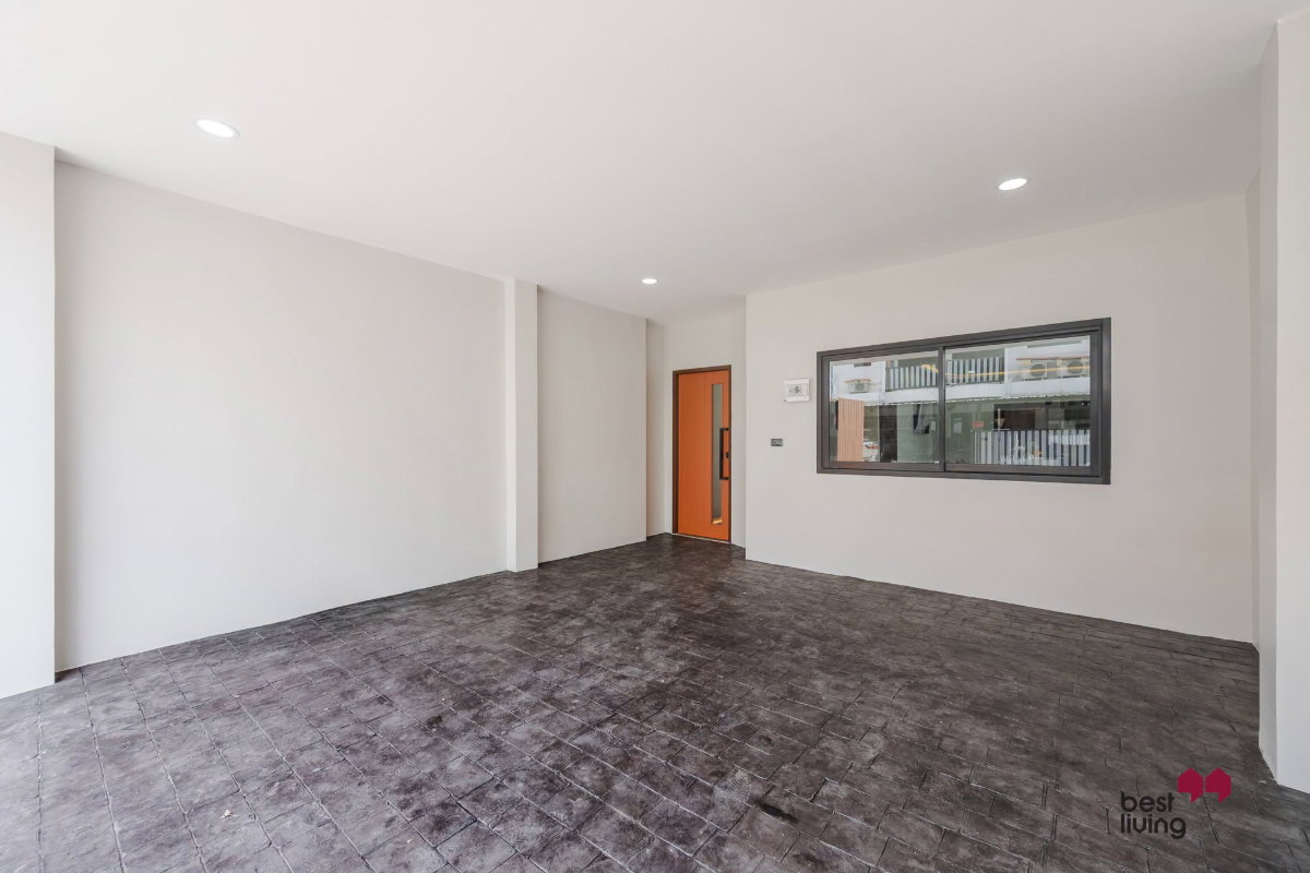 รูป ขายบ้าน หมู่บ้านรุ่งเจริญโชคชัย 4 หลังมุม รีโนเวทใหม่ 200 ตร.ม. - รูปที่ 36/69