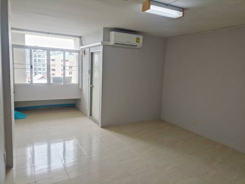 Condo for Sale! Well-maintained unit at Rewadee Place, 7th Floor (North-facing), 27 sq.m. Great location near MRT. Transfer fees included!