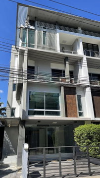 📌 ให้เช่าโฮมออฟฟิศ 4 ชั้น บี สแควร์ พระราม 9 - เหม่งจ๋าย 4 ห้องนอน 4 ห้องน้ำ