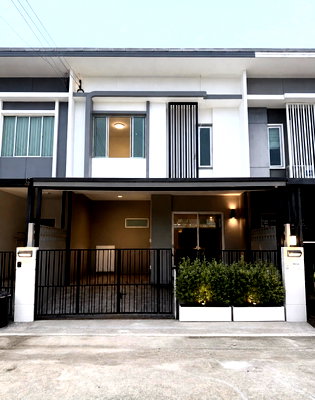 ขายทาวน์โฮม : 🏡✨ ขายทาวน์โฮมรีโนเวทใหม่ พร้อมอยู่ พฤกษาวิลล์ รามอินทรา–พระยาสุเรนทร์