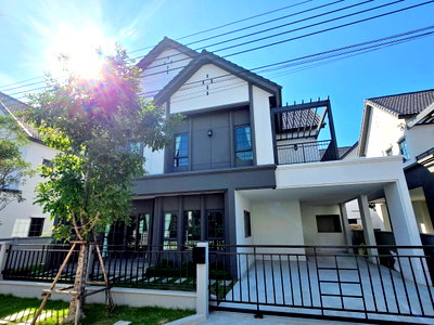 Houses for rent Samut Prakarn : For rent: Centro Bangna, a 4-bedroom detached house near Mega Bangna (only 1.5 km away). Fully furnished and ready to move in.