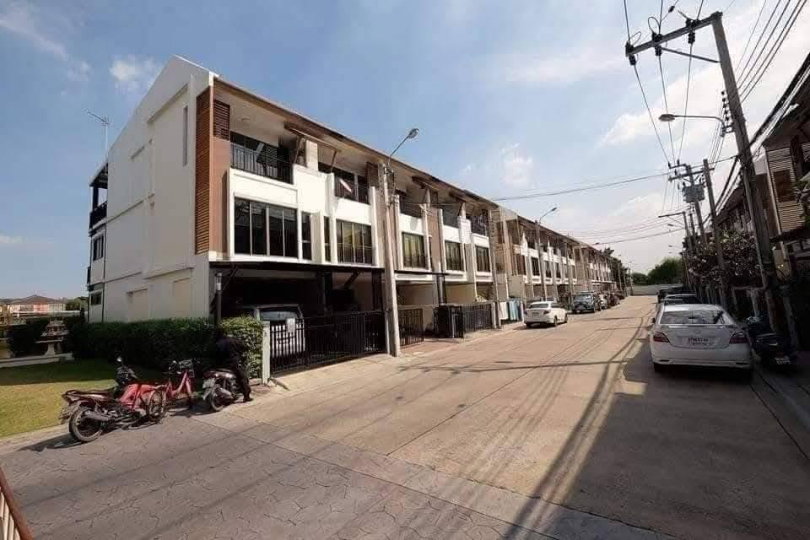 รูป 🏡 2606-RFF048 [ปล่อยเช่า] ทาวน์โฮม 3 ชั้น สไตล์ Cozy Modern พร้อมเข้าอยู่ ใกล้ BTS บางจาก! ✨ - รูปที่ 2/43