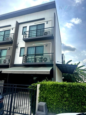 Townhouses for rent : For Rent 3-story Townhouse BAAN KLANG MUANG SRINAKARIN-ONNUT 3 bedroom 3 bathroom