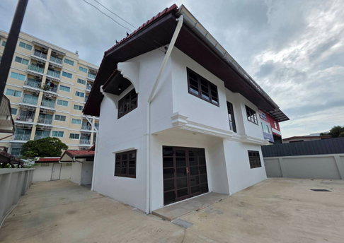 For Rent Home Office 3separate buildings Near BTS Bearing Only800m.