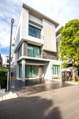 เช่าบ้านแฝด บุญถาวร เกษตรนวมินทร์ : ND1000  บ้านกลางเมือง CLASSE เอกมัย - รามอินทรา ตกแต่งพร้อมอยู่