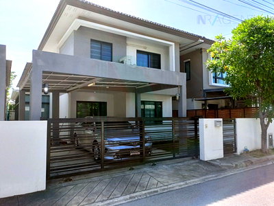 ขายบ้านเดี่ยว : ขายบ้านแฝด โครงการ อารียา โคโม่ บางนา-วงแหวนฯ 2 ชั้น 3 ห้องนอน 3 ห้องน้ำ