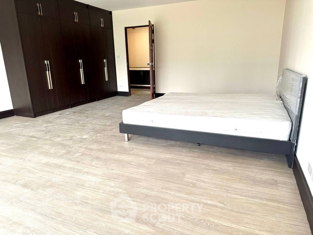 รูป คอนโด 3 ห้องนอน ให้เช่า ใน 33 Tower ชั้น 6 • ใกล้ BTS พร้อมพงษ์ (ID 513140) - รูปที่ 9/12
