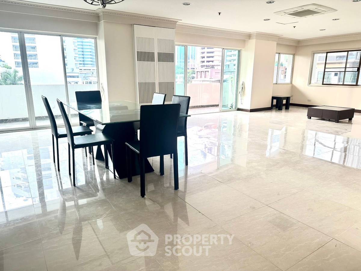 รูป คอนโด 3 ห้องนอน ให้เช่า ใน 33 Tower ชั้น 6 • ใกล้ BTS พร้อมพงษ์ (ID 513140) - รูปที่ 1/12