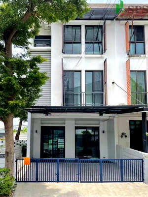 Townhouses for rent : 3-Storey Corner Townhome for Rent | Areeya Mandarina Sukhumvit 77 Onnut (SPSMG47)