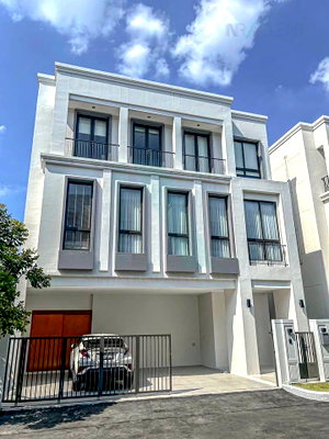 บ้านเดี่ยวให้เช่า : ให้เช่าบ้านเดี่ยว 3 ชั้น แอร์รี่ ศรีนครินทร์-กรุงเทพกรีฑา 5 ห้องนอน 6 ห้องน้ำ