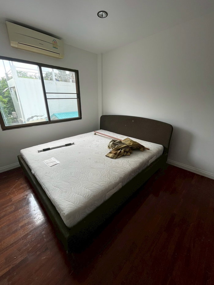รูป 🏡✨ ให้เช่าทาวน์โฮม 3 ชั้น พื้นที่กว้าง พร้อมสวนส่วนตัว 📍 บ้านกลางเมือง เหม่งจ๋าย 1 (ซอยสหการประมูล) - รูปที่ 4/15