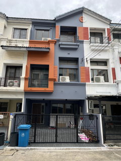 รูปภาพ 🏡✨ ให้เช่าทาวน์โฮม 3 ชั้น พื้นที่กว้าง พร้อมสวนส่วนตัว 📍 บ้านกลางเมือง เหม่งจ๋าย 1 (ซอยสหการประมูล)