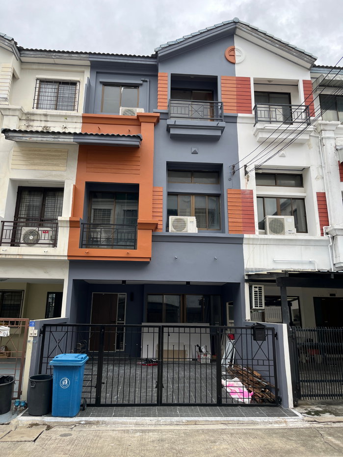 รูป 🏡✨ ให้เช่าทาวน์โฮม 3 ชั้น พื้นที่กว้าง พร้อมสวนส่วนตัว 📍 บ้านกลางเมือง เหม่งจ๋าย 1 (ซอยสหการประมูล) - รูปที่ 1/15