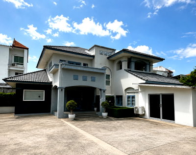 โฮมออฟฟิศให้เช่า : 🏡✨ ให้เช่าบ้านเดี่ยว/โฮมออฟฟิศ 2 ชั้น พร้อมลานจอดรถขนาดใหญ่ 📍 ทำเลศักยภาพ ซอยลาดพร้าว 87 ใกล้เลียบด่วนรามอินทรา