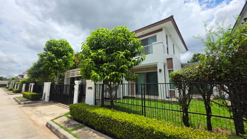 ขายด่วน เจ้าของขายเอง สนใจต่อรองได้ บ้านสวย 2 ชั้น โครงการ มัณฑนา เลค วัชรพล โซนด้านหน้าทะเลสาป สภาพใหม่ สวย ดูแลอย่างดี