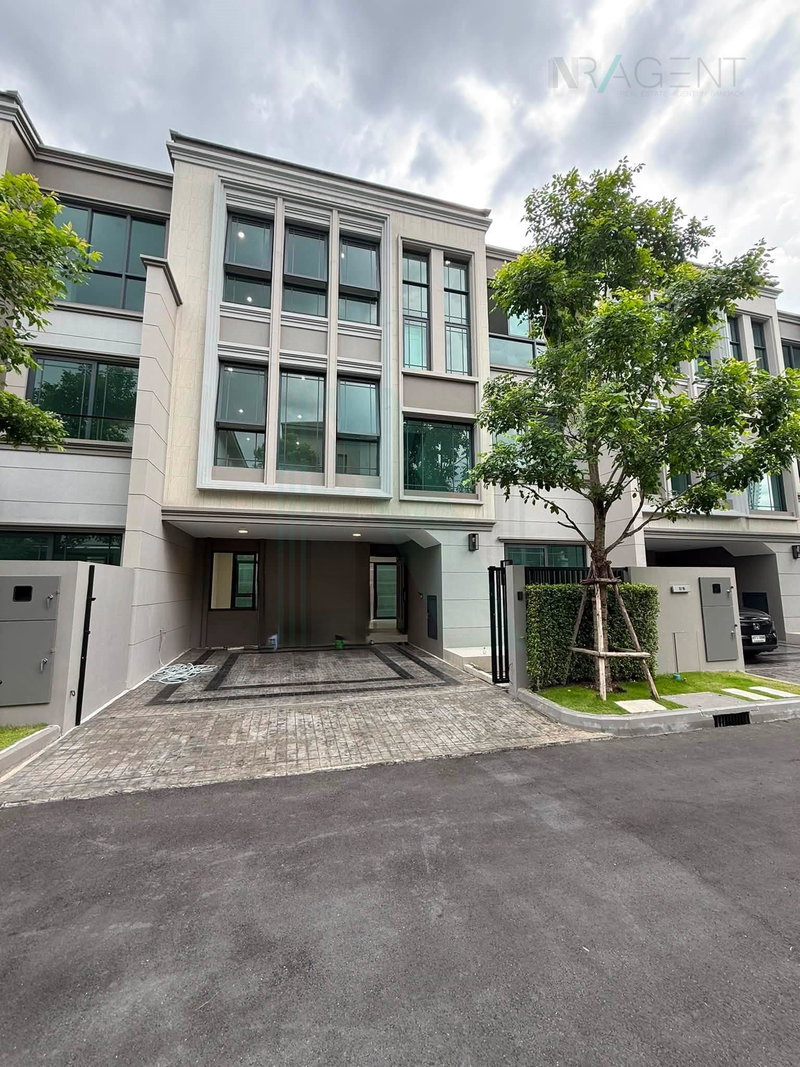 Townhouses for rent : 📌 For Rent 3-story Townhouse BAAN KLANG MUANG CLASSE RATCHAYOTHIN 3 bedroom 4 bathroom