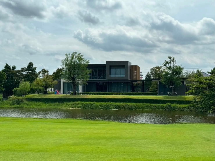 รูป ขายบ้านหรูระดับ Ultra Luxury ในสนามกอล์ฟ Green Valley บางนา - รูปที่ 6/31