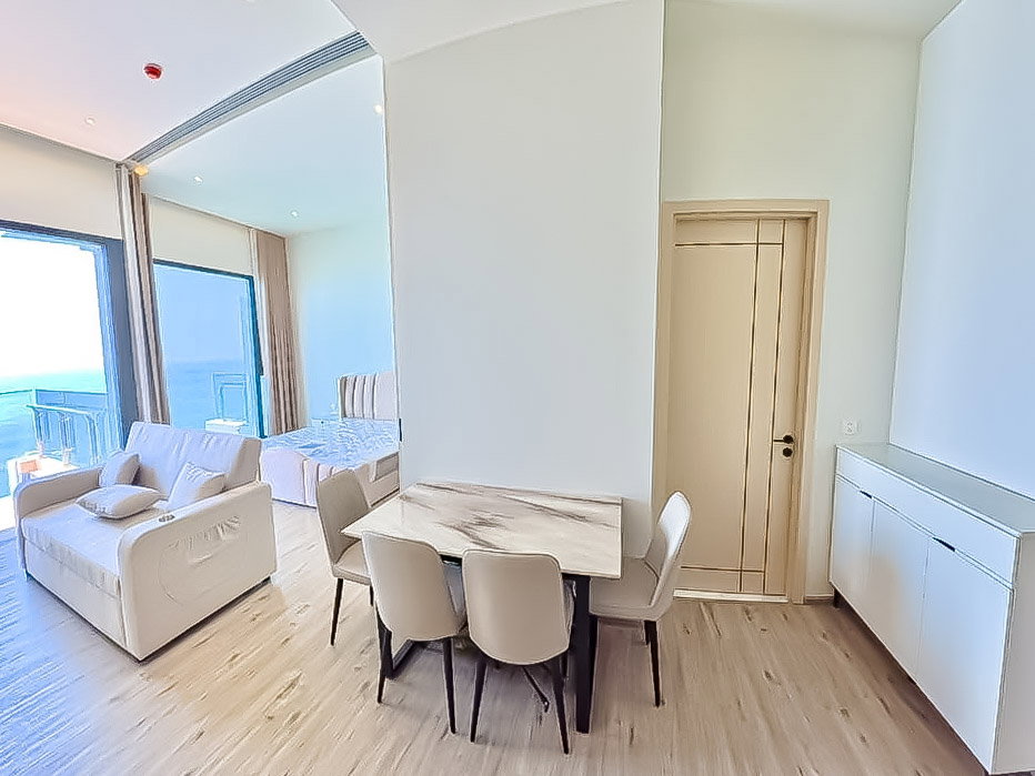 รูป AROM WONGAMAT Condo for Rent Studio High Floor Sea View - รูปที่ 3/9